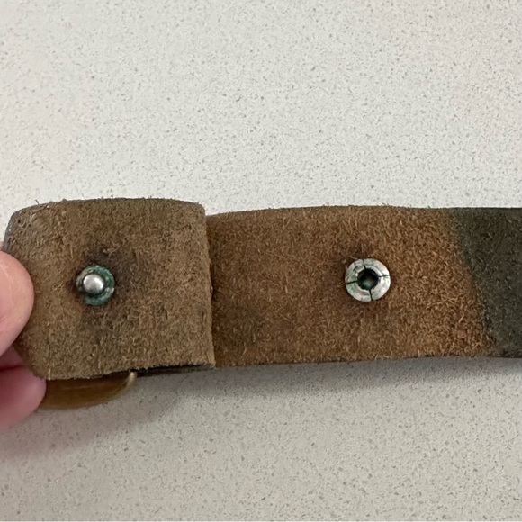 Hand tooled raw hide leather belt with brass buckle size large made in 🇨🇦 - Picture 10 of 17